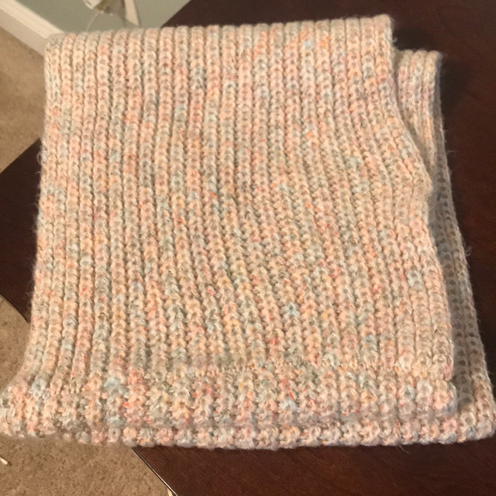 Gap wrap around scarf